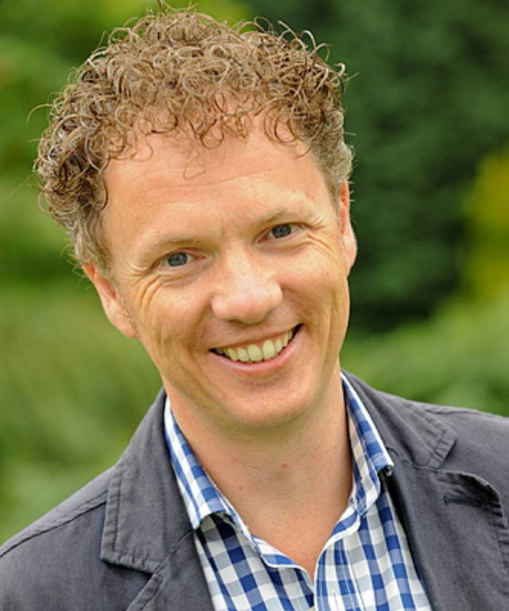 Headshot of the Revd Dr Andy Angel